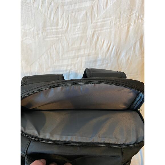 Generic Black Padded Computer Backpack - Picture 4 of 5